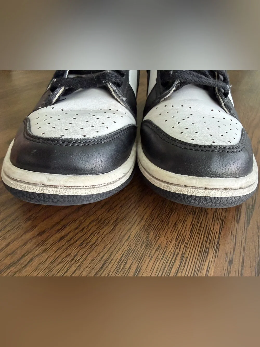 Nike Kids Low-Top Sneaker in Black and White